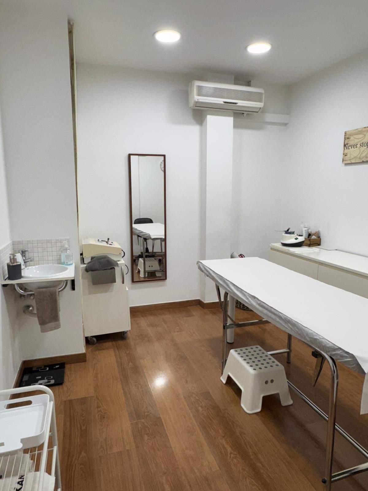 Cabina de estética en el centro Maren de Cornellà