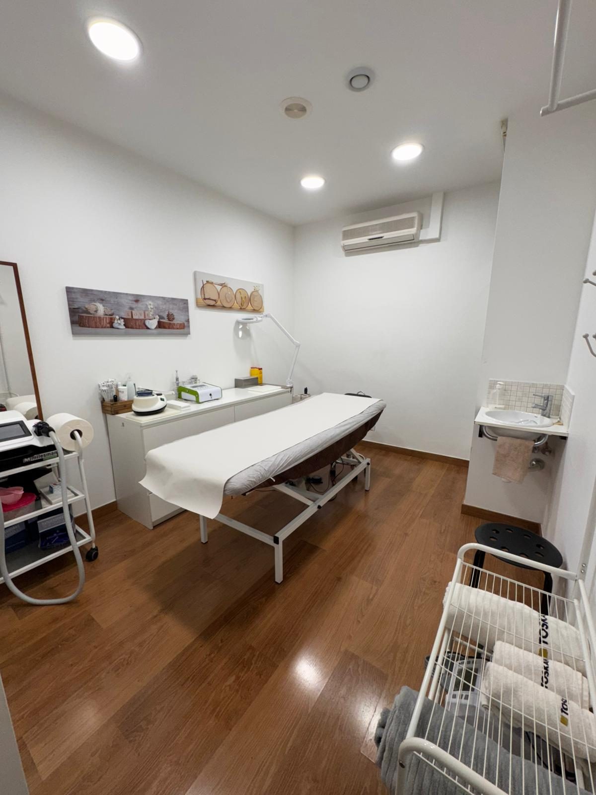 Cabina de tratamientos faciales en Cornellà